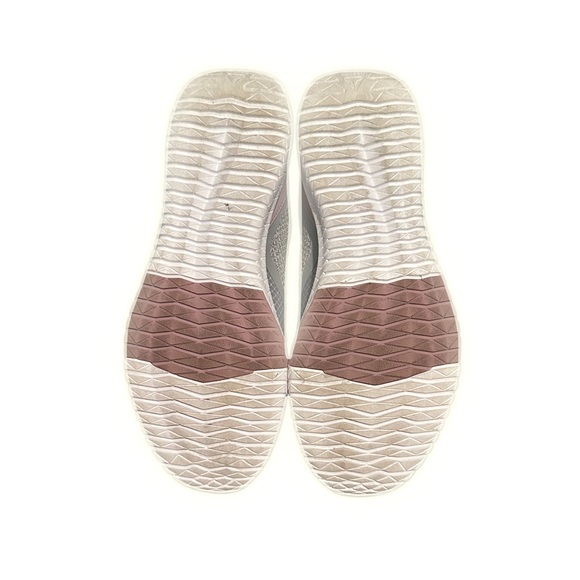 Woman’s Reebox - Picture 5 of 5